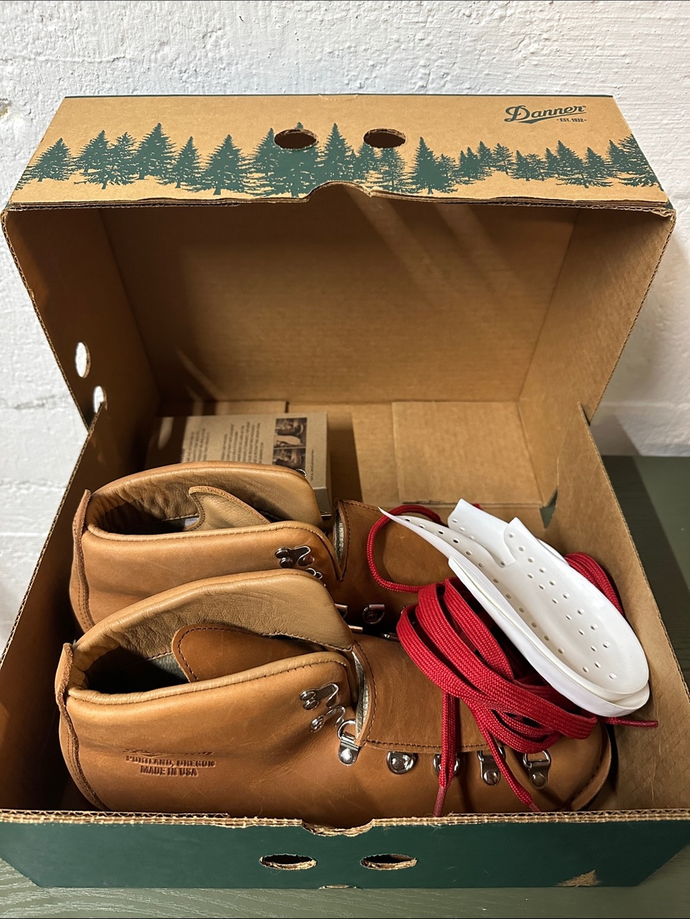 Danner Mountain Light Cascade Clovis Leather Hiker Boots in Tan - Picture 6 of 7